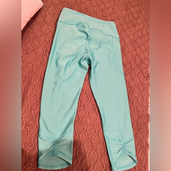 Compression Under Armour capris - Picture 3 of 3